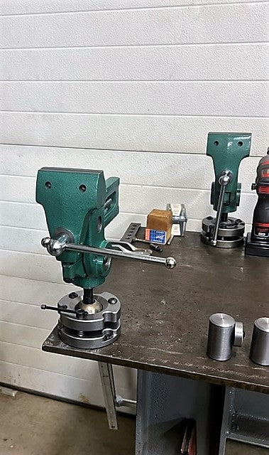 Parrot vise with ball base