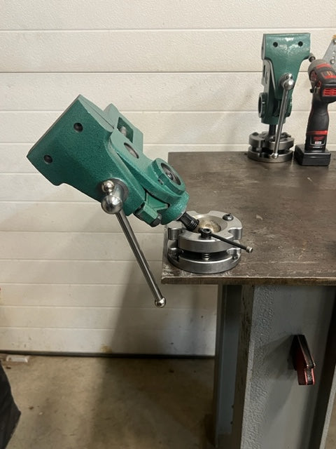 Parrot vise with ball base