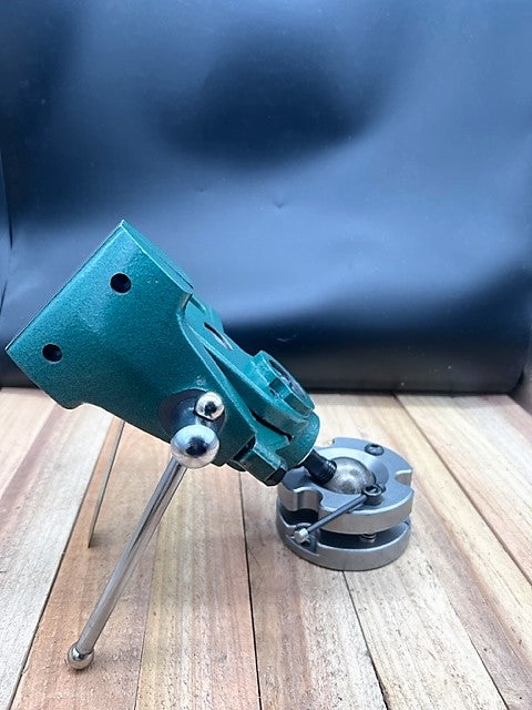 Parrot vise with ball base