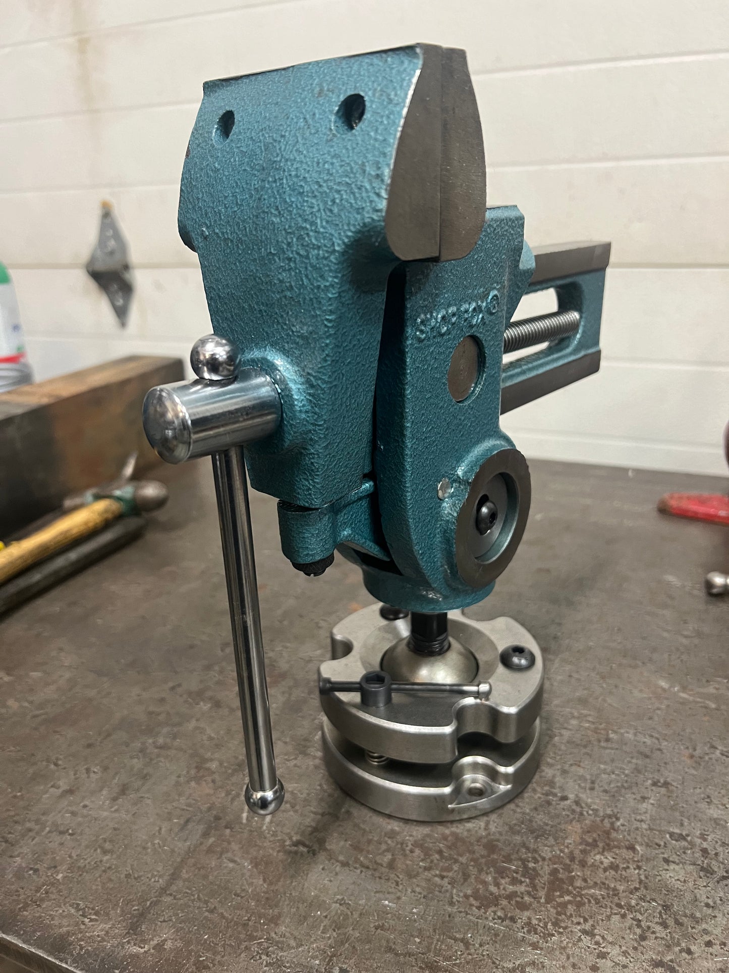 Parrot vise (SHOP FOX VERSION) with ball base