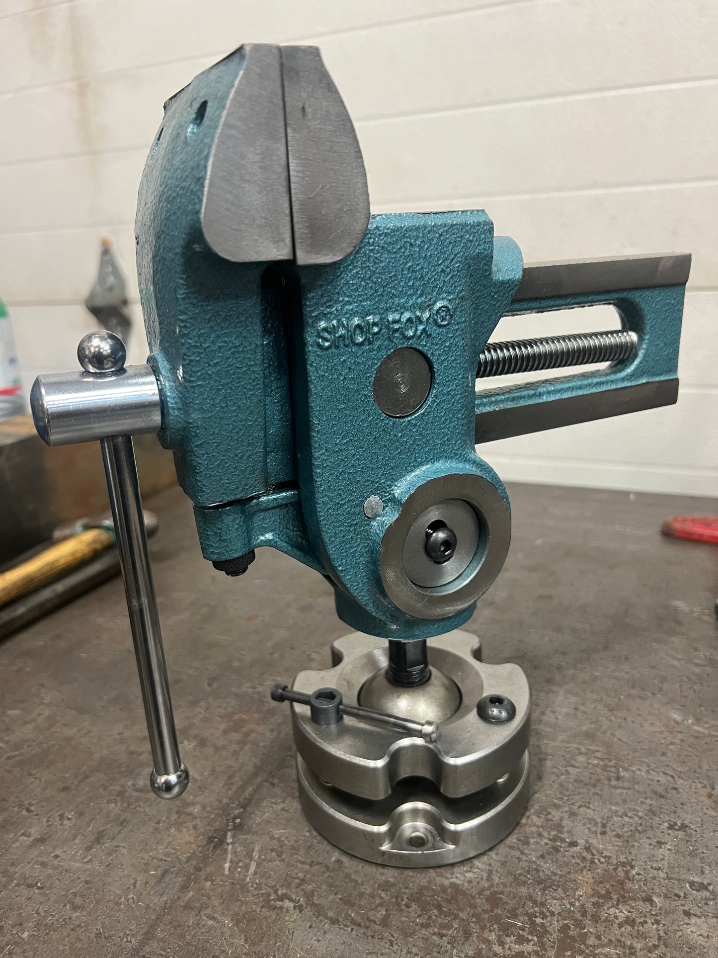 Parrot vise (SHOP FOX VERSION) with ball base